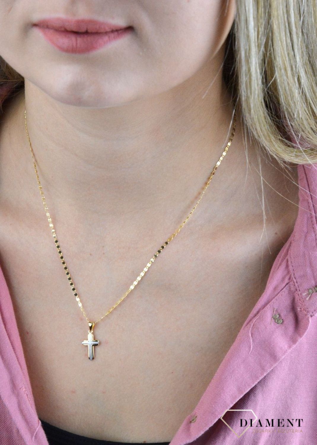 Złoty łańcuszek 585 o biżuteryjnym splocie 1,8 mm DIA-LAN-8099-585 1,8mm.  Łańcuszki to uniwersalne dodatki, które sprawdzają się na każdą okazję i dla kobiet w każdym wieku. Piękny grawer na łańcuszku dodaje uroku i blasku. I (1).jpg